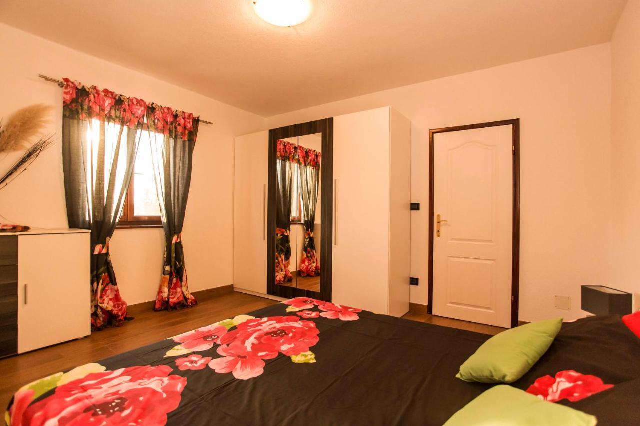 Holiday House Alex Ровинь Экстерьер фото