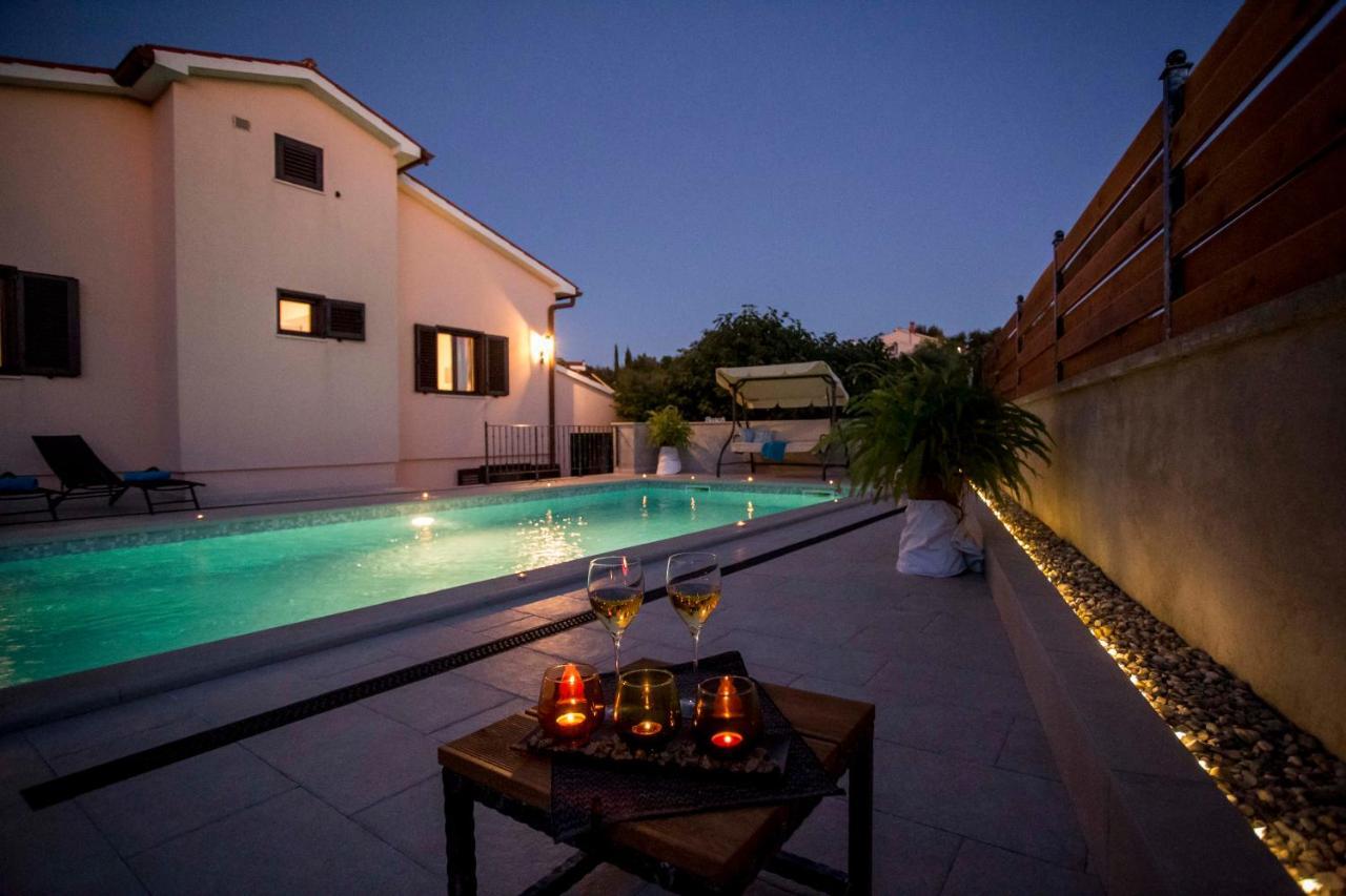 Holiday House Alex Ровинь Экстерьер фото