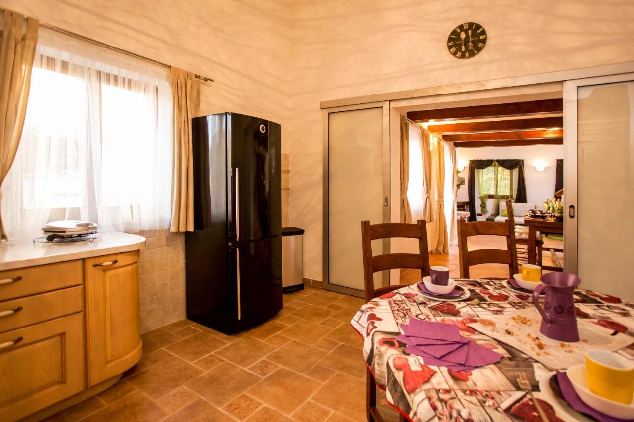 Holiday House Alex Ровинь Экстерьер фото
