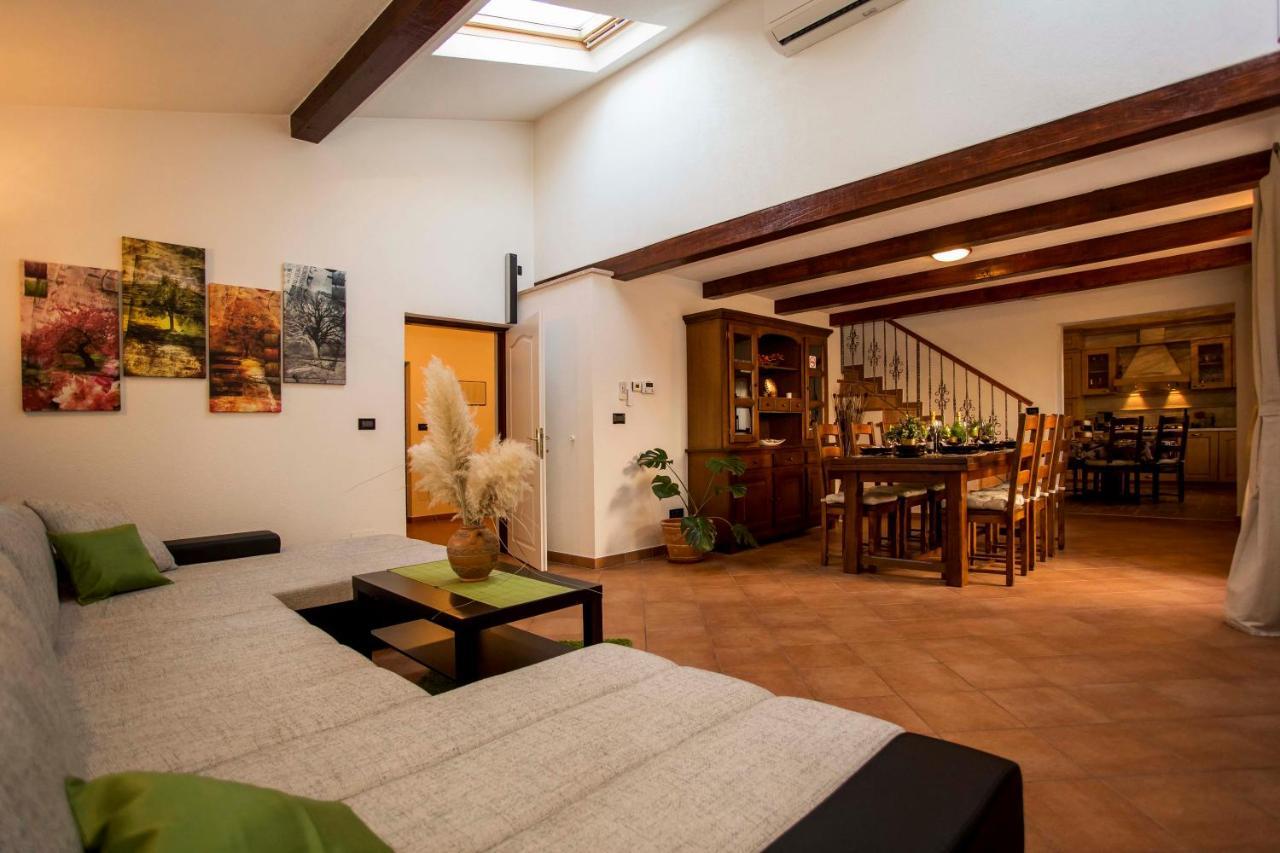 Holiday House Alex Ровинь Экстерьер фото