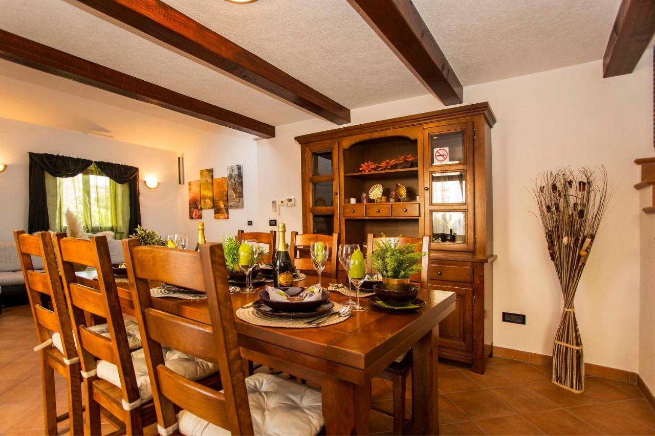 Holiday House Alex Ровинь Экстерьер фото