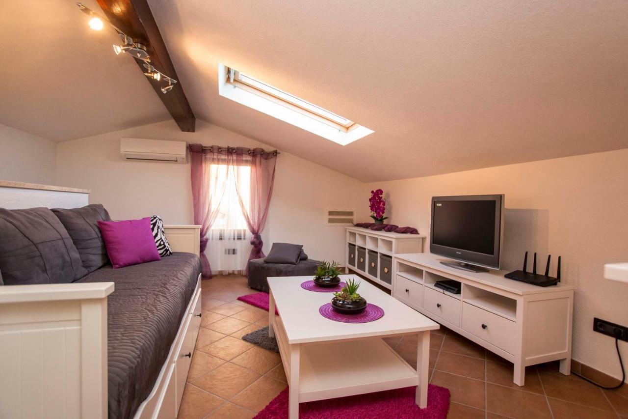 Holiday House Alex Ровинь Экстерьер фото