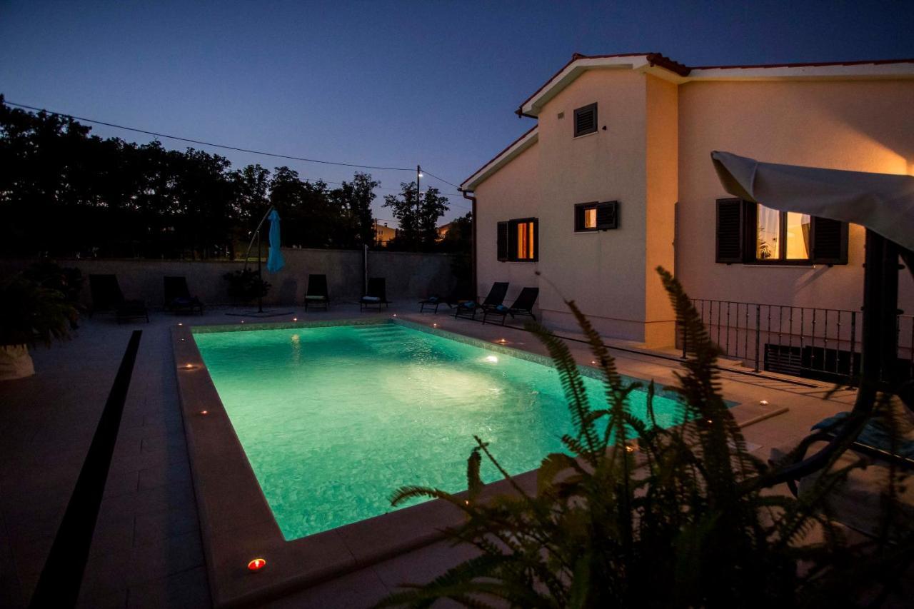 Holiday House Alex Ровинь Экстерьер фото