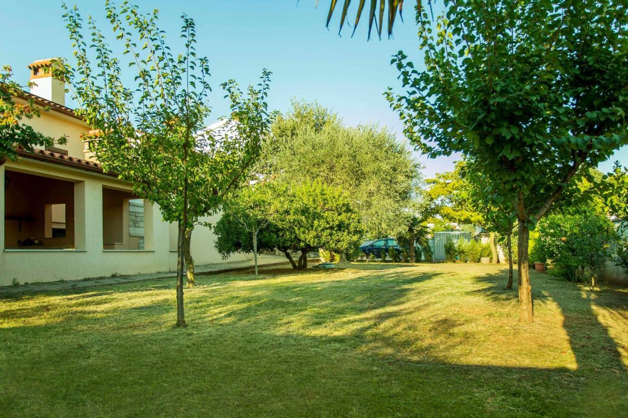 Holiday House Alex Ровинь Экстерьер фото